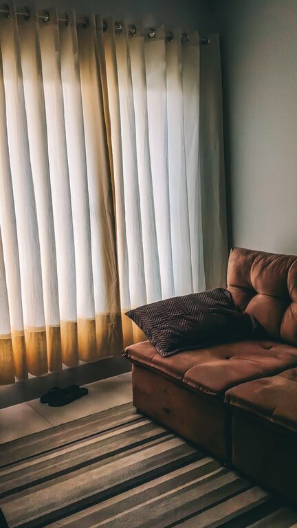 Simple Tips for Creating a Cozy and Inviting Home Environment